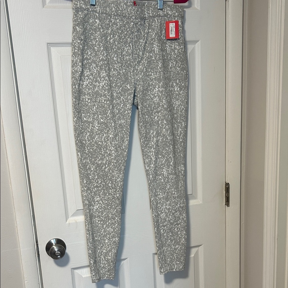 SPANX Gray and Beige Patterned Leggings